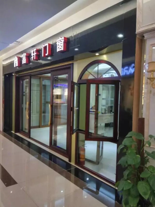 “煥然一新，光彩奪目”——泉州富軒加盟店裝修完畢