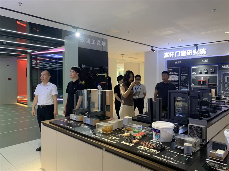 居然之家集團門窗事業部蒞臨富軒全屋門窗總部，雙方展開深度交流！