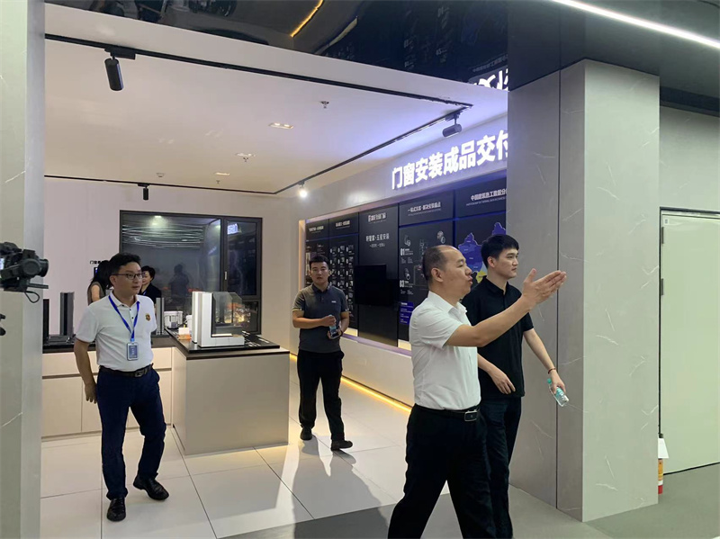 居然之家集團門窗事業部蒞臨富軒全屋門窗總部，雙方展開深度交流！